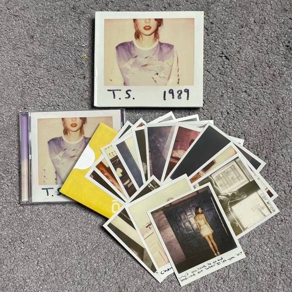Taylor Swift 1989 CD 2014 with Slipcase & 13 Polaroid Photos of Taylor Working - Picture 1 of 7